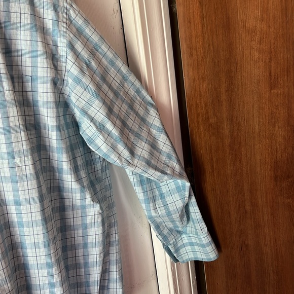 Men’s IZOD Button Down Shirt - Picture 5 of 6